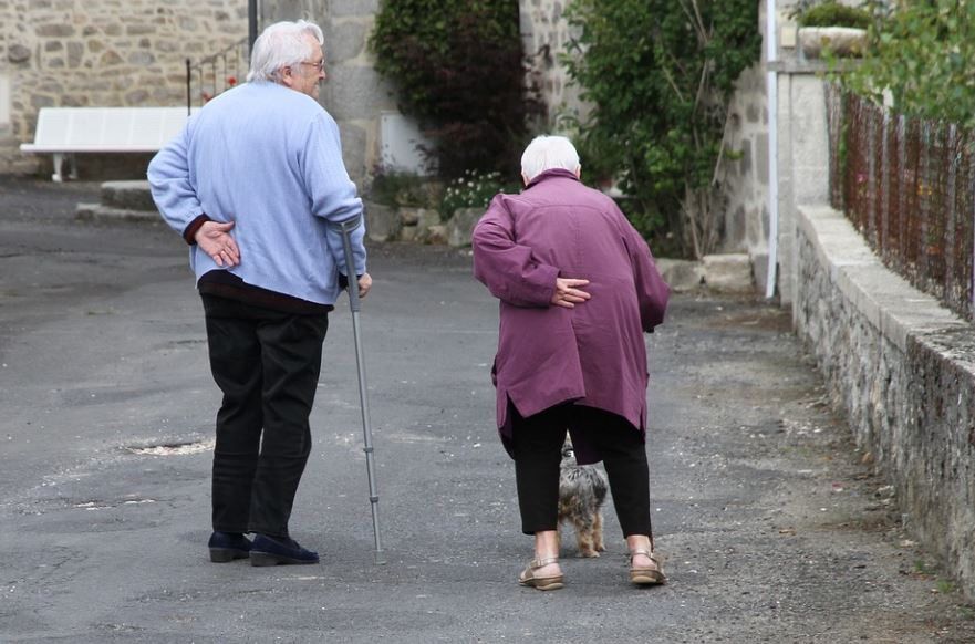 21 symbolic meanings of dreaming about old people