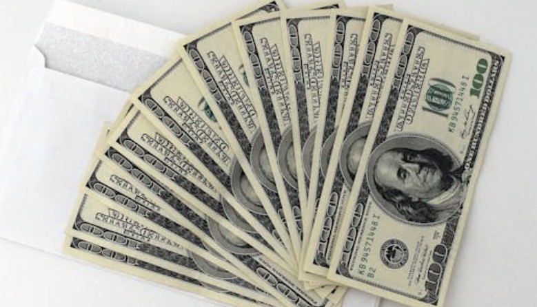 18 symbolic meanings of dreaming of a thousand dollars