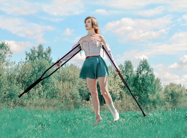 17 symbolic meanings of dreaming of crutches