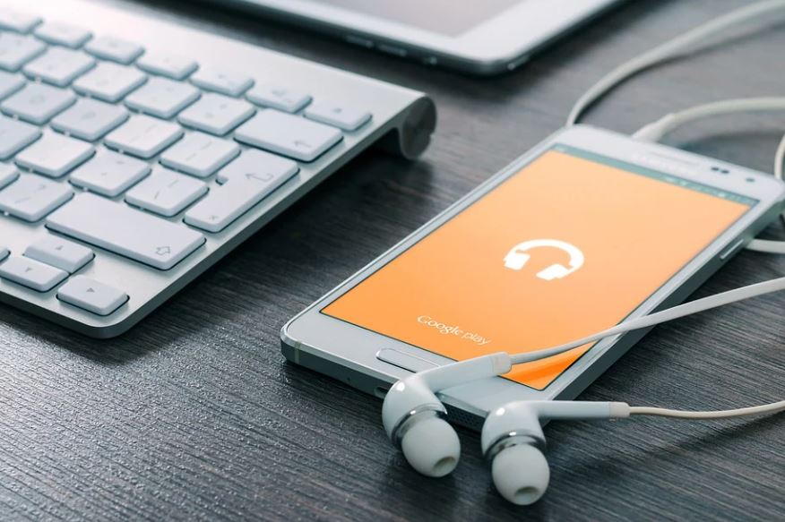 20 symbolic meanings of dreaming of headphones