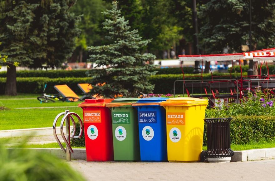 21 symbolic meanings of dreaming about trash cans