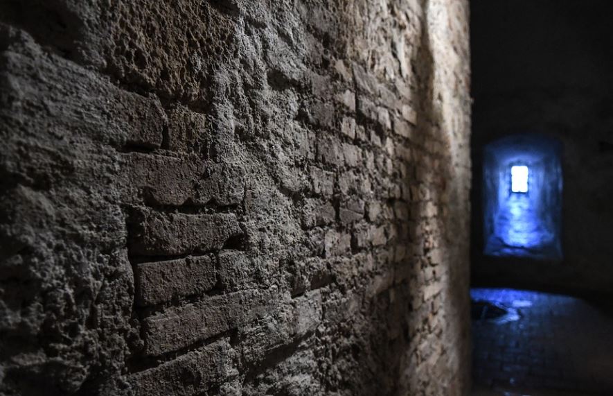 18 Spiritual Meanings of Dreaming Underground
