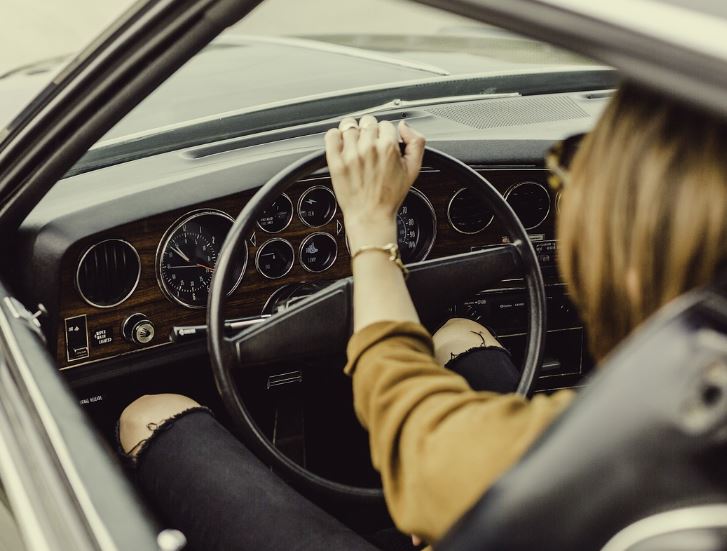 15 Spiritual Meanings of Dreaming of Driving Without a License