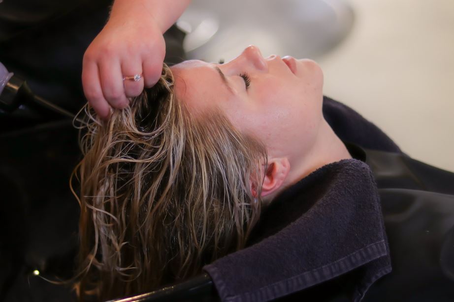 18 Spiritual Meanings of Dreaming of Washing Hair