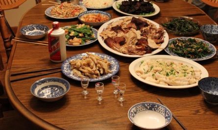 23 Spiritual Meanings of Dreaming of a Banquet
