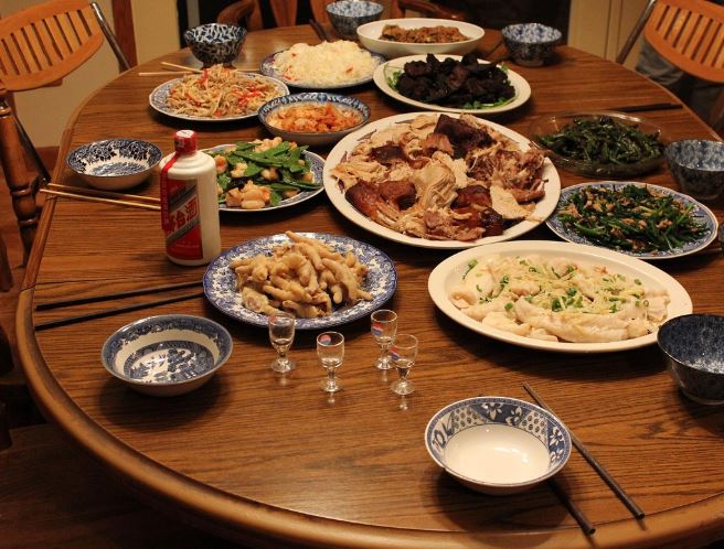 23 Spiritual Meanings of Dreaming of a Banquet