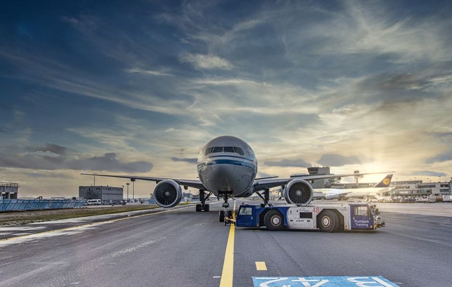 30 Spiritual Meanings of Dreaming of Airports