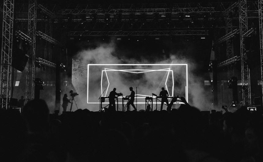 15 Spiritual Meanings of Dreaming about being a celebrity