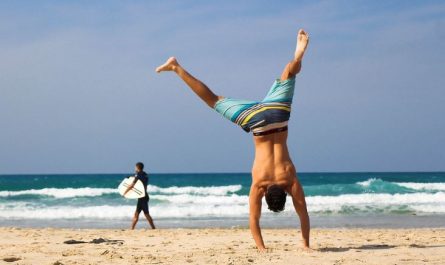 16 Spiritual Meanings of Dreaming of Handstands