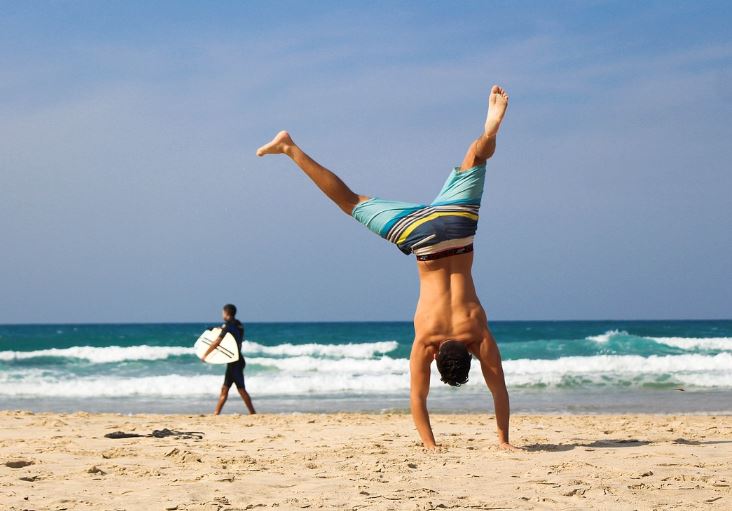16 Spiritual Meanings of Dreaming of Handstands