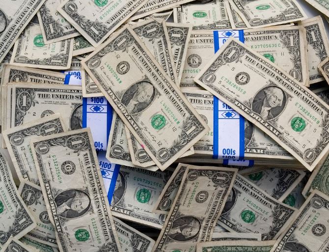 23 Spiritual Meanings of Dreaming about Money