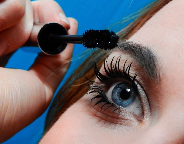 Dream about eyelashes getting longer : Meaning & Interpretations