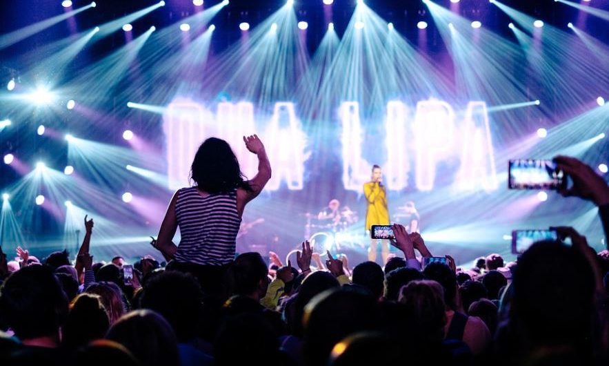 Dream about dating a celebrity : Meaning & Interpretations