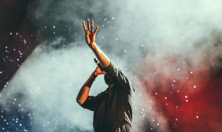 Dream about talking to a celebrity : Meaning & Interpretations