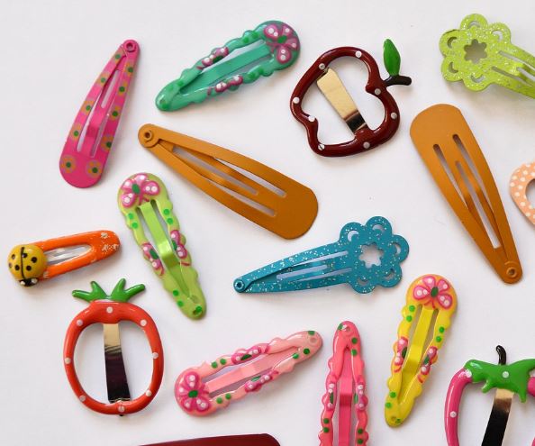 Dreaming about hairpins  : 13 Meaning & Interpretations