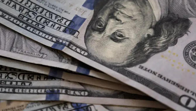 Dream of 100,000 Thousand Dollars : 10 Meaning & Interpretations