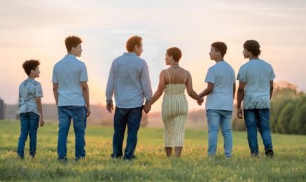 Dream about family photos : 9 Meaning & Interpretations