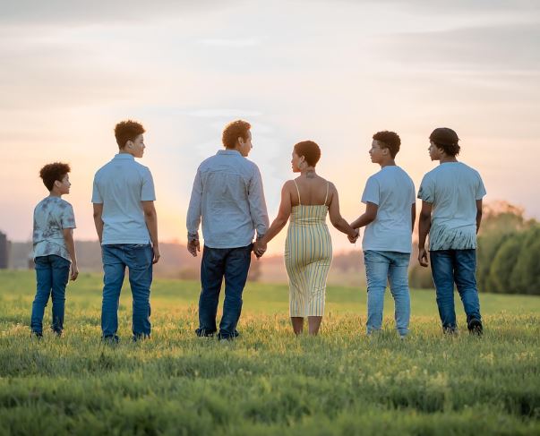 Dream about family photos : 9 Meaning & Interpretations