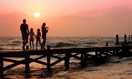 Dreaming about deceased family members : 14 Meaning & Interpretations