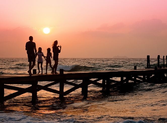 Dreaming about deceased family members : 14 Meaning & Interpretations