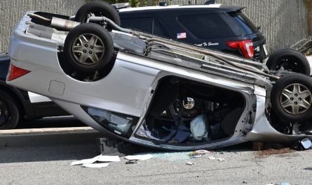 Dream about avoiding a traffic accident : 17 Meaning & Interpretations