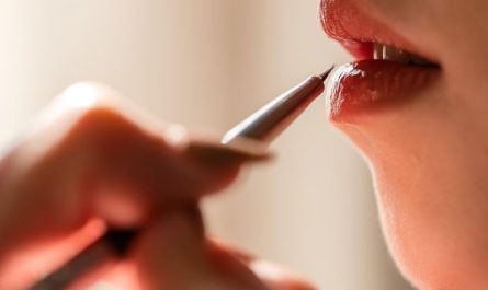 Dream about makeup : 17 Meaning & Interpretations