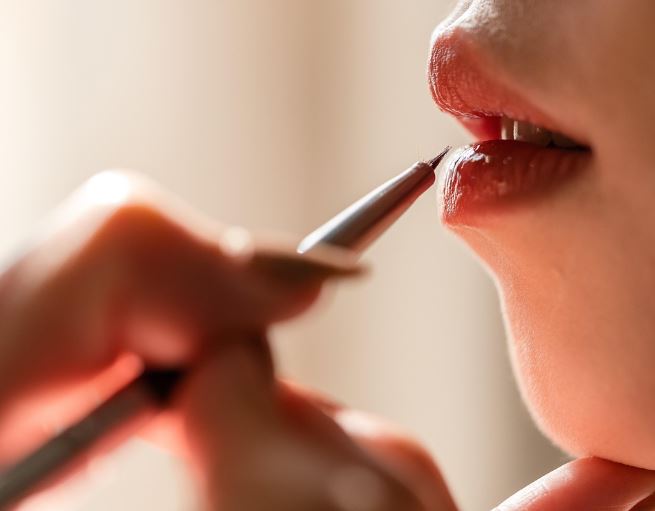 Dream about makeup : 17 Meaning & Interpretations