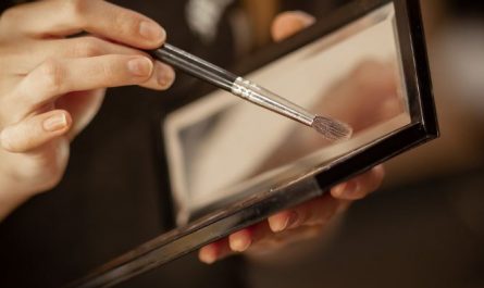 Dream about facial makeup : 11 Meaning & Interpretations