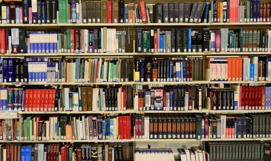 Dream about books : 22 Meaning & Interpretations