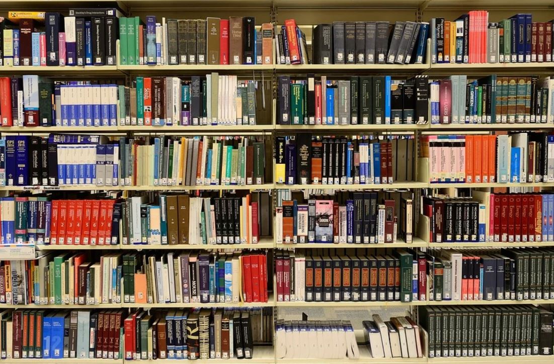 Dream about books : 22 Meaning & Interpretations