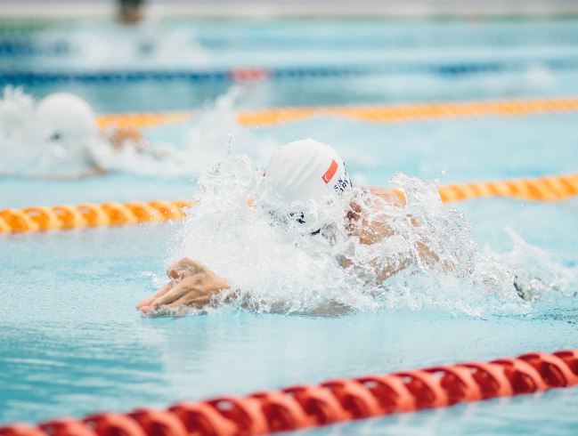 Dream about swimming in a pool : 16 Meaning & Interpretations