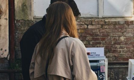 Dreaming of a Friend Falling to Their Death : 11 Meaning & Interpretations