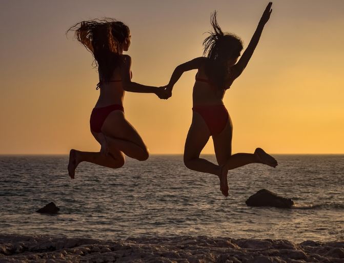 Dreaming of a Bikini : 11 Meaning & Interpretations