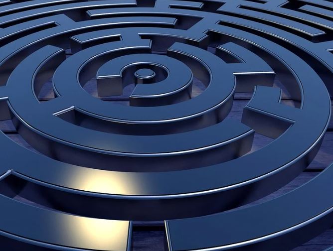 Dreaming of a Maze : 8 Meaning & Interpretations