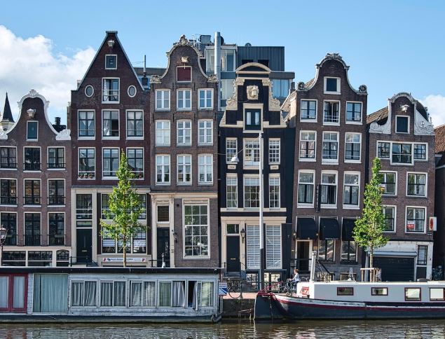 Dreaming of Buildings : 13 Meaning & Interpretations