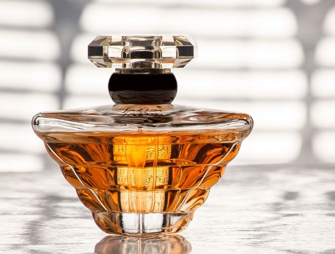 Dreaming of Perfume : 12 Meaning & Interpretations