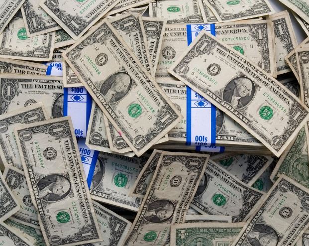 12 Interpretations of Dreaming of Bundles of Money
