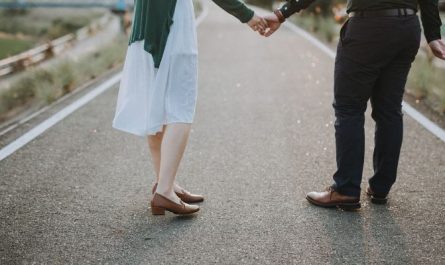 8 Spiritual Meanings of Dreams about Flirting
