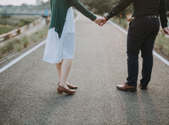 8 Spiritual Meanings of Dreams about Flirting