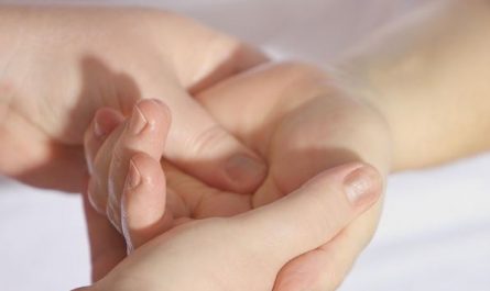 9 Spiritual Meanings of Dreaming about the Back of Your Hand