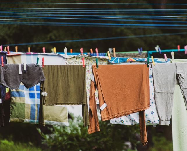 13 Spiritual Meanings of Dreams about Washing Clothes