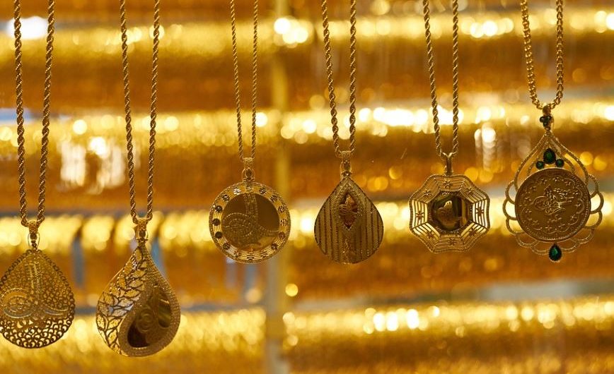 13 Spiritual Meanings of Dreaming about a Gold Necklace