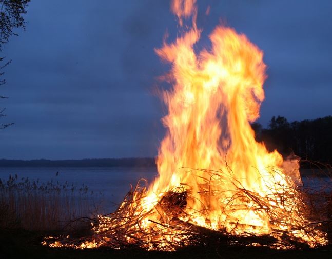 11 Spiritual Meanings of Dreaming about Fire