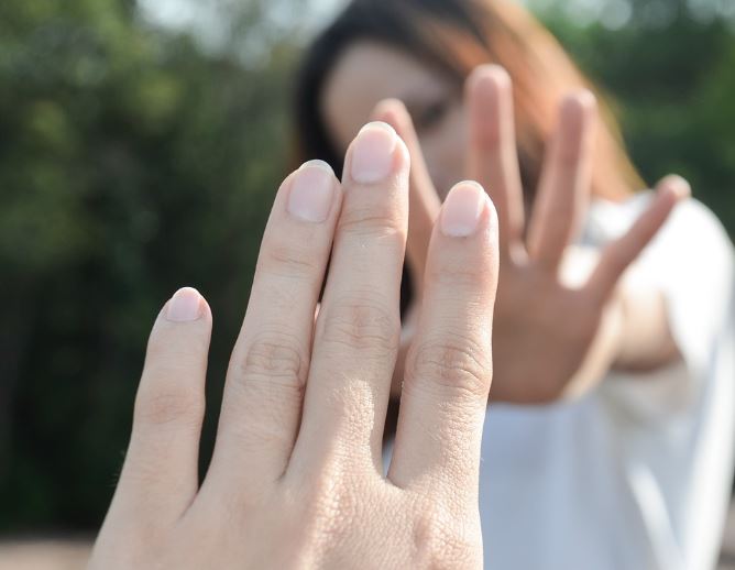 9 Spiritual Meanings of Dreams about Estrangement