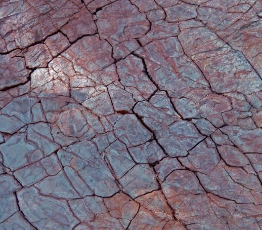 9 Spiritual Meanings of Dreaming of Cracks