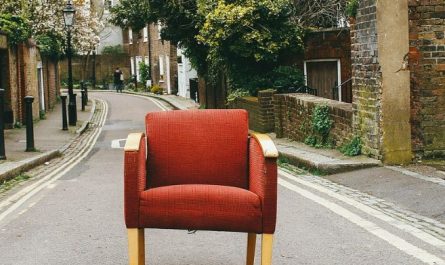 13 Spiritual Meanings of Dreaming About Sitting