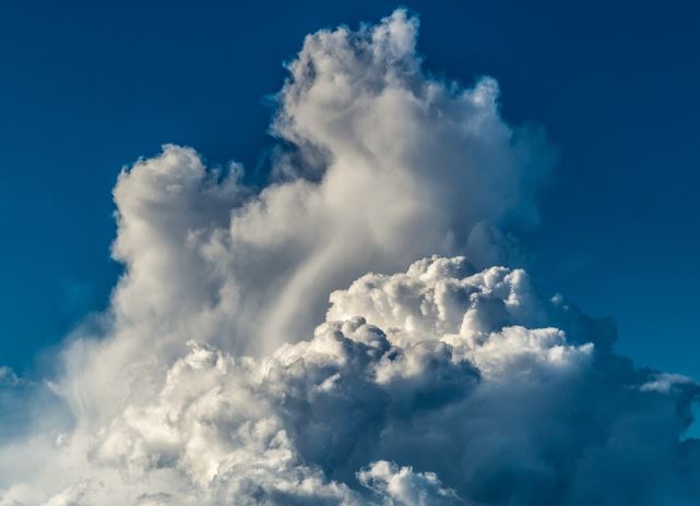 10 Spiritual Meanings of Dreaming About Floating
