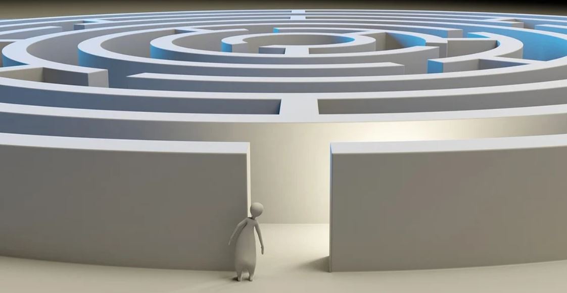 25 Spiritual Meanings of Dreaming About Mazes