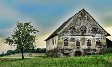 8 Spiritual Meanings of Dreaming About Searching
